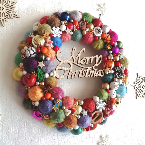 カラフルでにっこり☆毛糸玉のクリスマスリース〜スノーマンとMerry