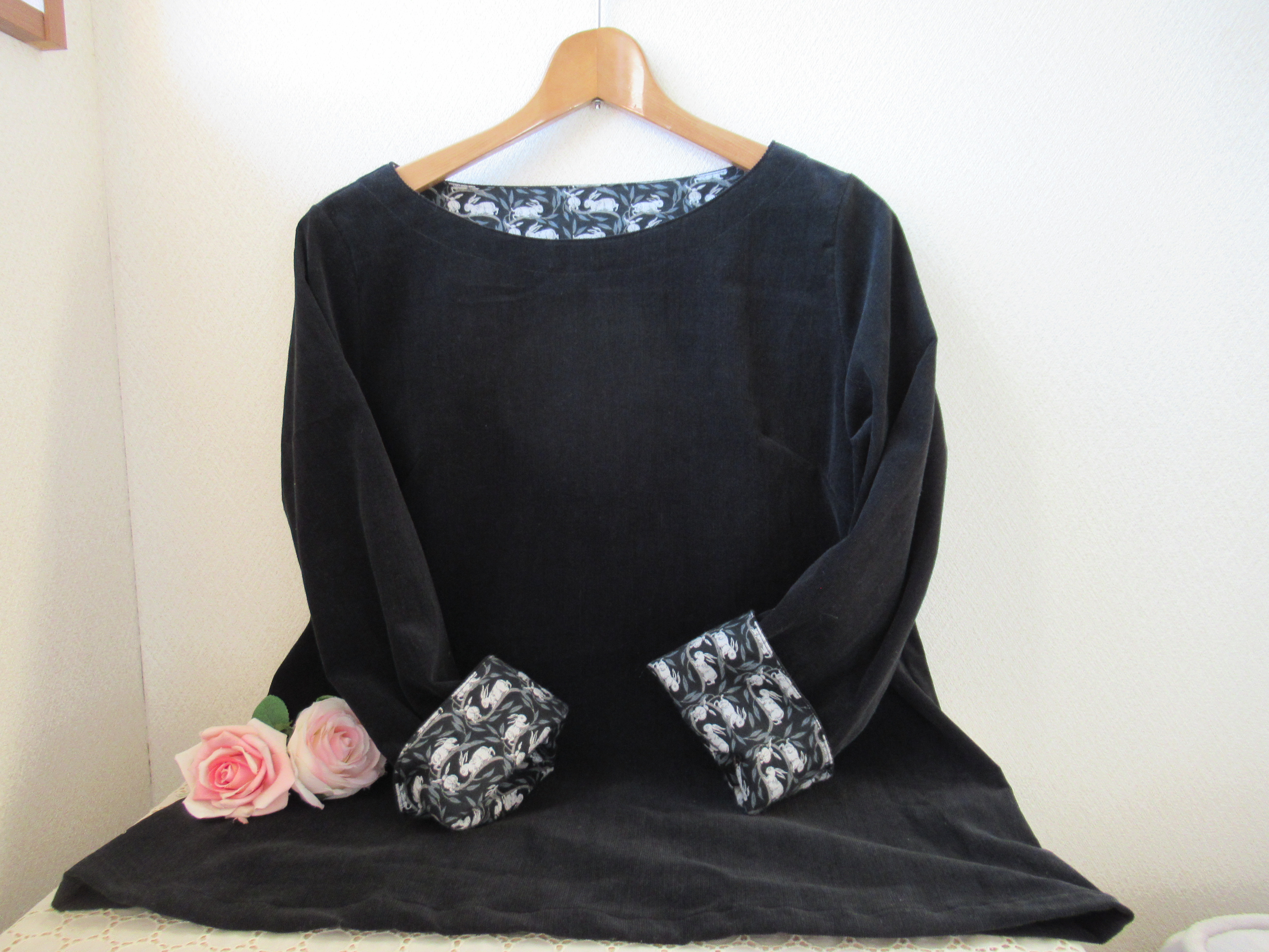 ベルベットコーデュロイ❛ブラック❜＆エアリーコット❛コットンテイル❜でボートネッククブラウスM～Lサイズ♪