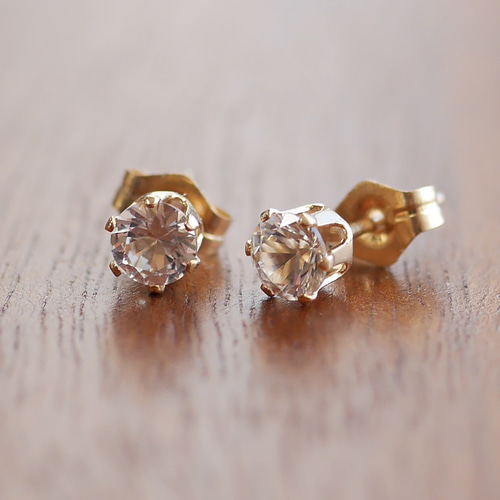 【在庫処分】 ピアス☆ロシア産フェナカイト（4mm）14kgf ピアス（スタッド ピアス