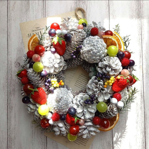 ハンドメイドクリスマスリースホワイト木の実のフルーツケーキ