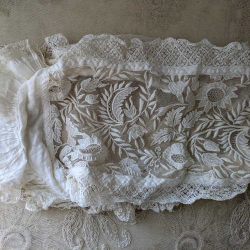 最高品質の フランスアンティーク 白糸刺繍とレースのボネ レース Mon アンティーク雑貨