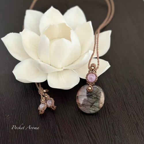 来夢』ユニコーンカラーラブラドライトとクンツァイトのマクラメ