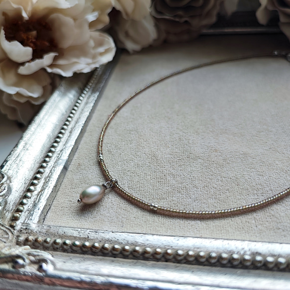 シルバーグレー色淡水パールの上品なチョーカーネックレス 9枚目の画像