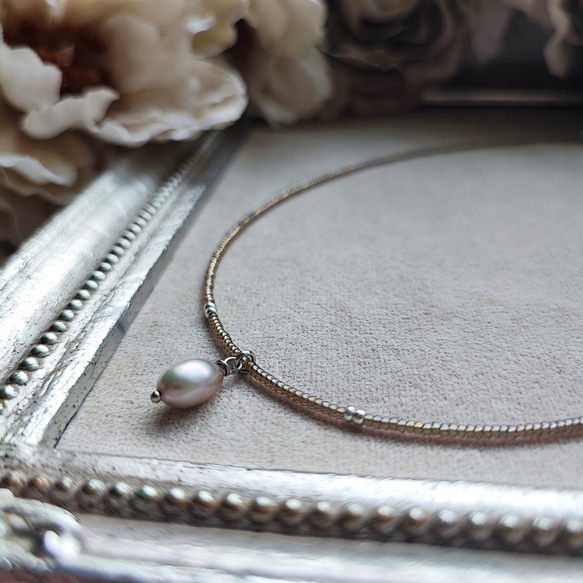 シルバーグレー色淡水パールの上品なチョーカーネックレス 3枚目の画像