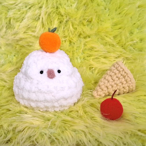 餅の形をした白い鳥。アイスクリームやミラーケーキの人形に変身でき