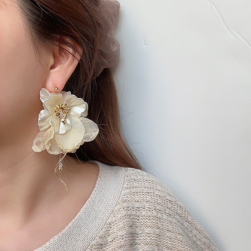 大ぶりパールフラワー＊ブライダルピアス／イヤリング 結婚式 フォト  