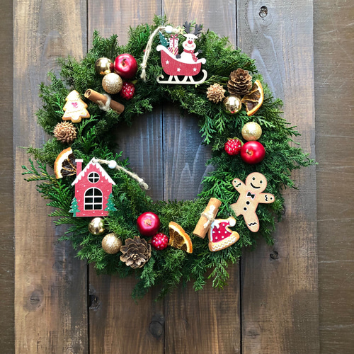 リンゴ オレンジ シナモン ラズベリーとジンジャーマンのクリスマス