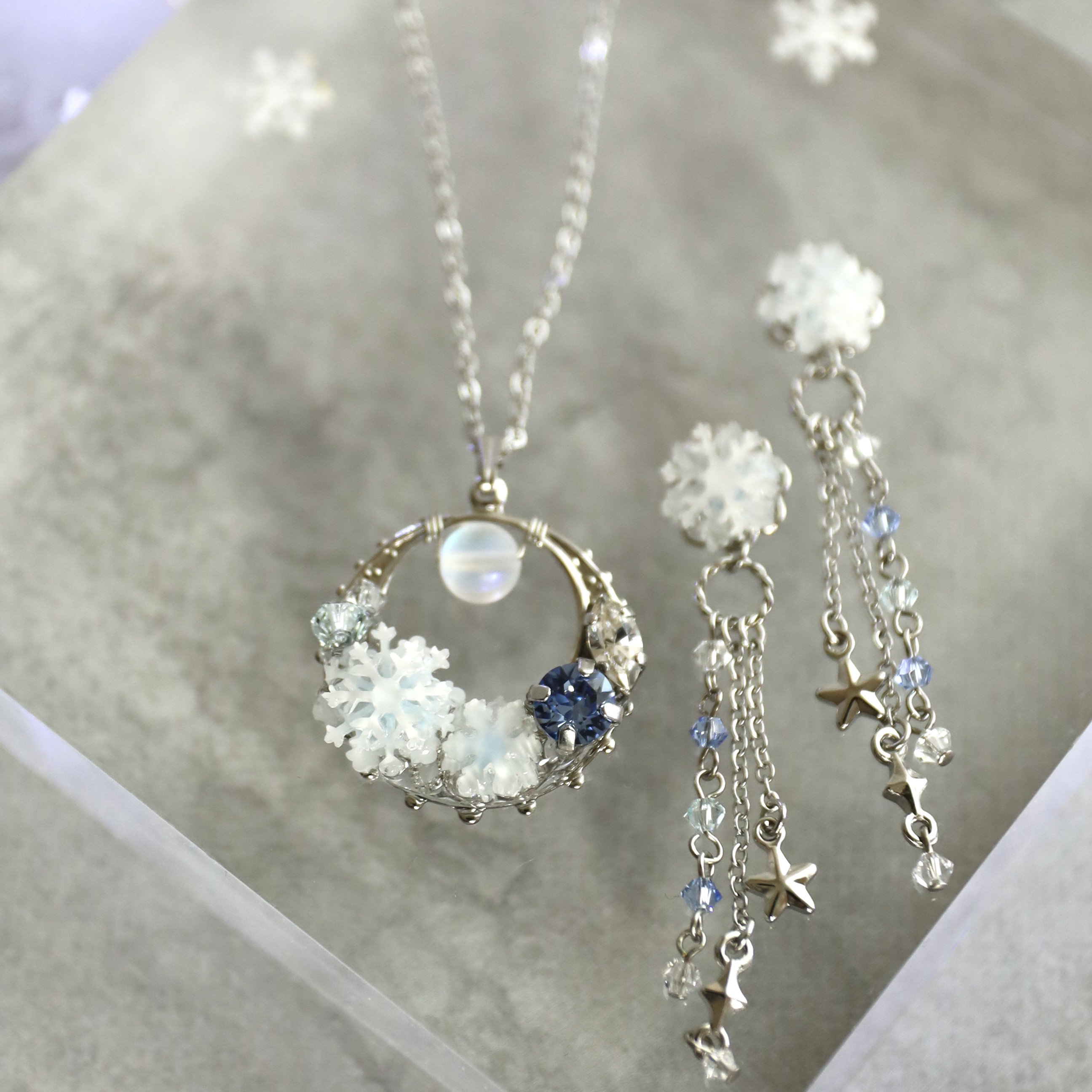 特集掲載　月と星　フロストフラワークリスマスコフレ　ネックレス　ピアス/イヤリングセット