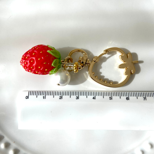 真っ赤ないちごのカラビナ♡ キーホルダー 1個 食品サンプル スイーツ