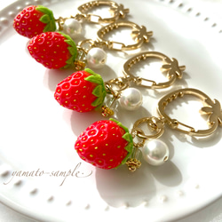 真っ赤ないちごのカラビナ♡ キーホルダー 1個 食品サンプル スイーツ