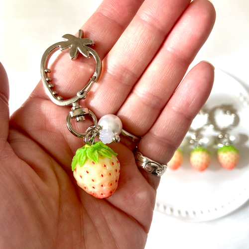 餃*子様 いちごのキーホルダー◎ 【公式通販】