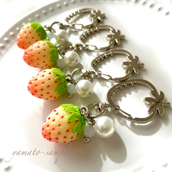 白いちごのカラビナ♡ キーホルダー 1個 食品サンプル スイーツ