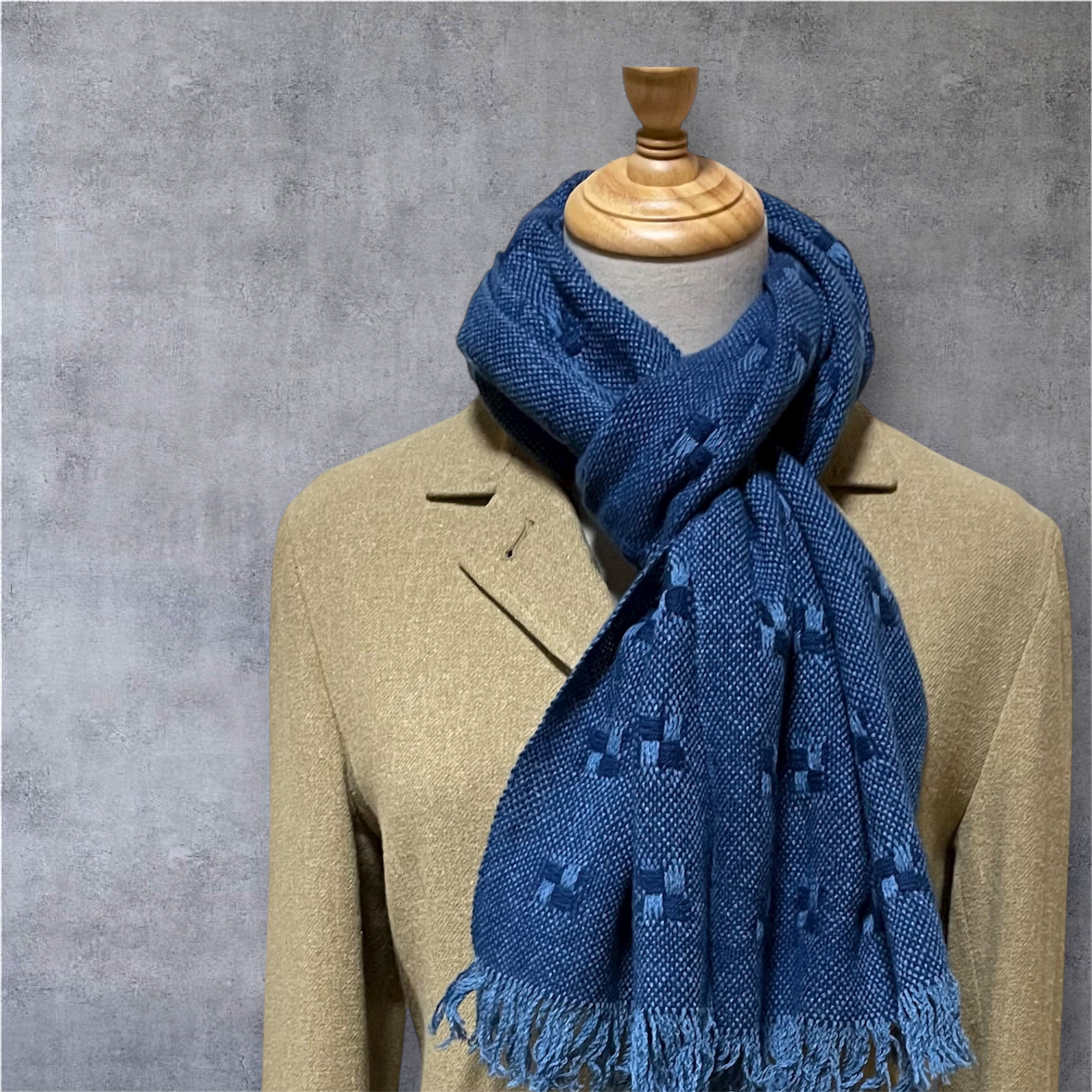 SALE 「送料無料＋お買い得価格になりました」カシミア・草木染手織りマフラー(藍色)