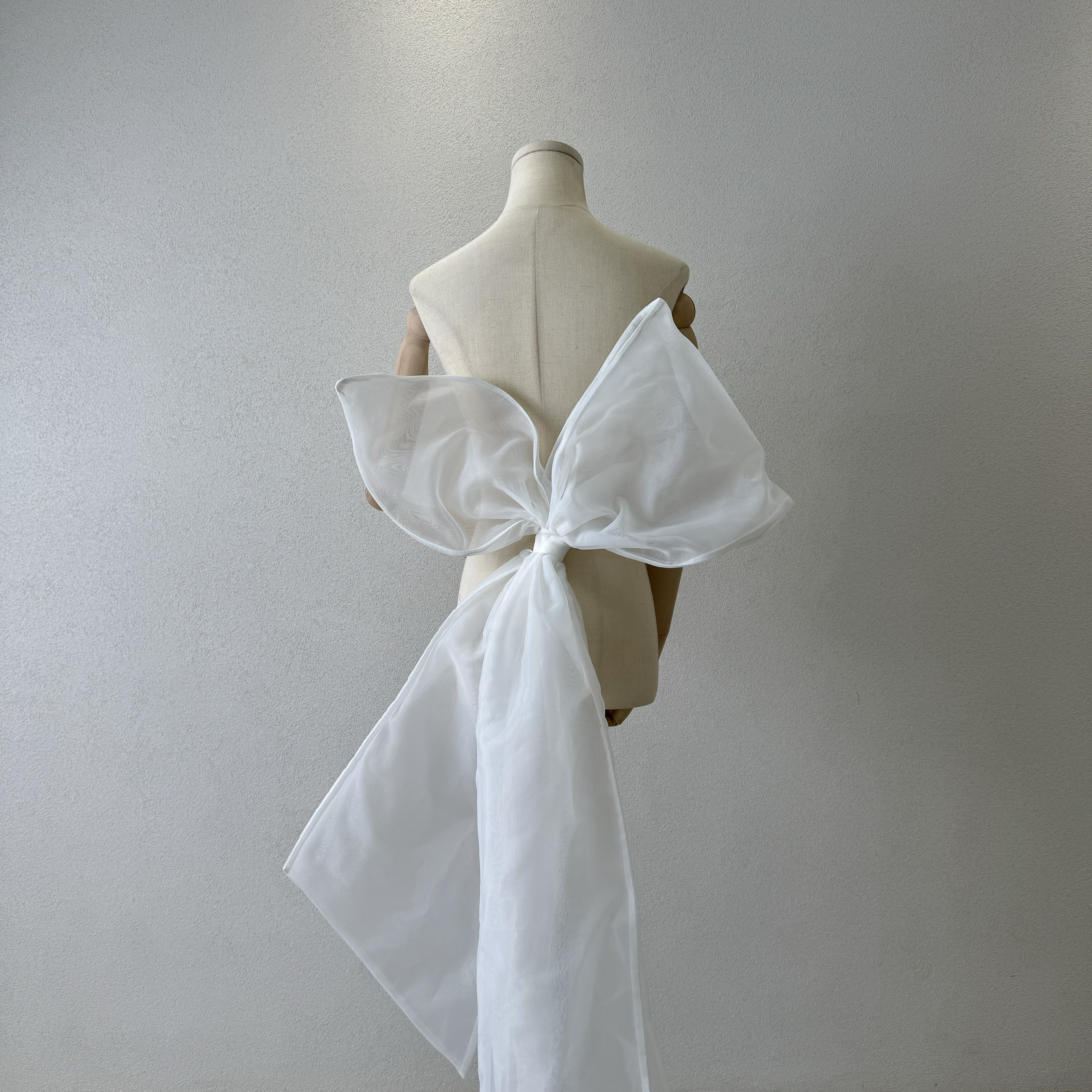 立体的にリボン　オーガンジー　形が調節可能　取り外し可能　バックリボン　ウェディングドレス　お色直し　成人式　パーティー