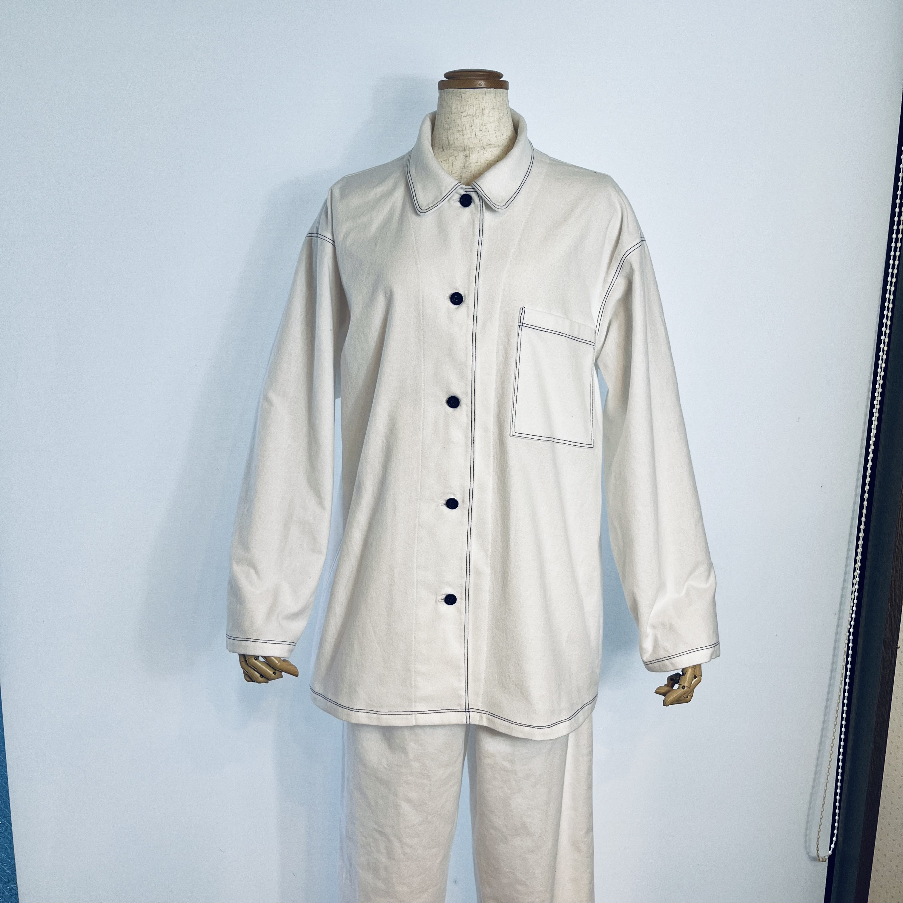 ［送料無料］暖か白いフランネルパジャマ