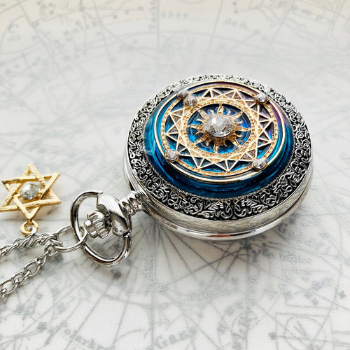 魔術師の懐中時計ー太陽の魔法陣☀ ネックレス・ペンダント sorarium