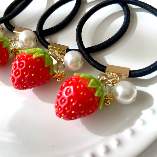 真っ赤ないちごのヘアゴム ♡ 1個 食品サンプル スイーツアクセサリー