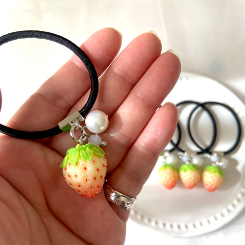 白いちごのヘアゴム ♡ 1個 食品サンプル スイーツアクセサリー 