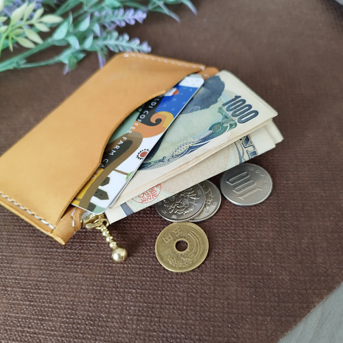 厚さわずか1cm コレだけでお出かけ! お札カードも入る薄型