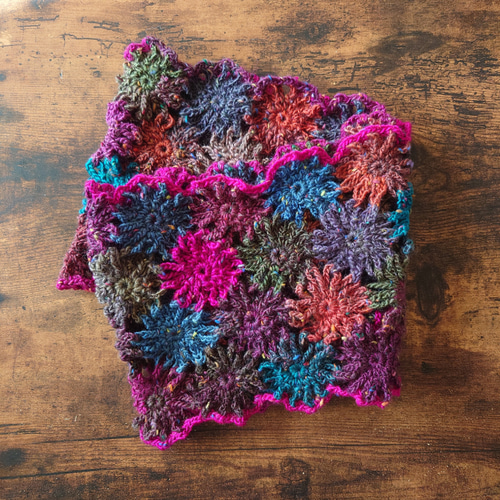 花モチーフの多色スヌード 花モチーフのスヌード スヌード SORAIRO＊U 通販 18488880｜Creema