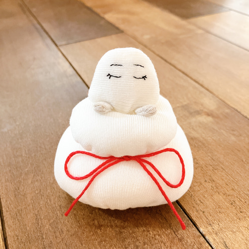 005 鏡餅メジェド様 メジェド 鏡餅 ぬいぐるみ マスコット 置物