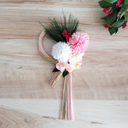 お正月飾り ミニ胡蝶蘭とピンポンマムの水引しめ飾り(シェルピンク