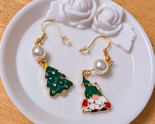 No.577-B　クリスマス☆サンタクロース☆レジン☆ピアス・イヤリング No.577-B クリスマス☆サンタクロース☆レジン☆ピアス・イヤリング