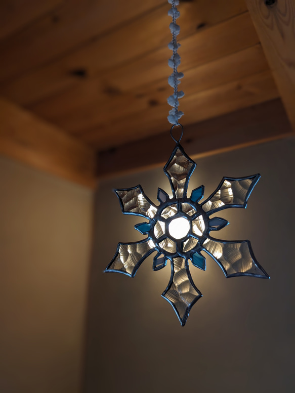 ステンドグラス サンキャッチャー 季節のオーナメント 雪の結晶 No.3