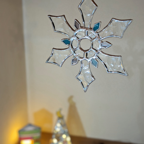 ステンドグラス サンキャッチャー 季節のオーナメント 雪の結晶 No.3