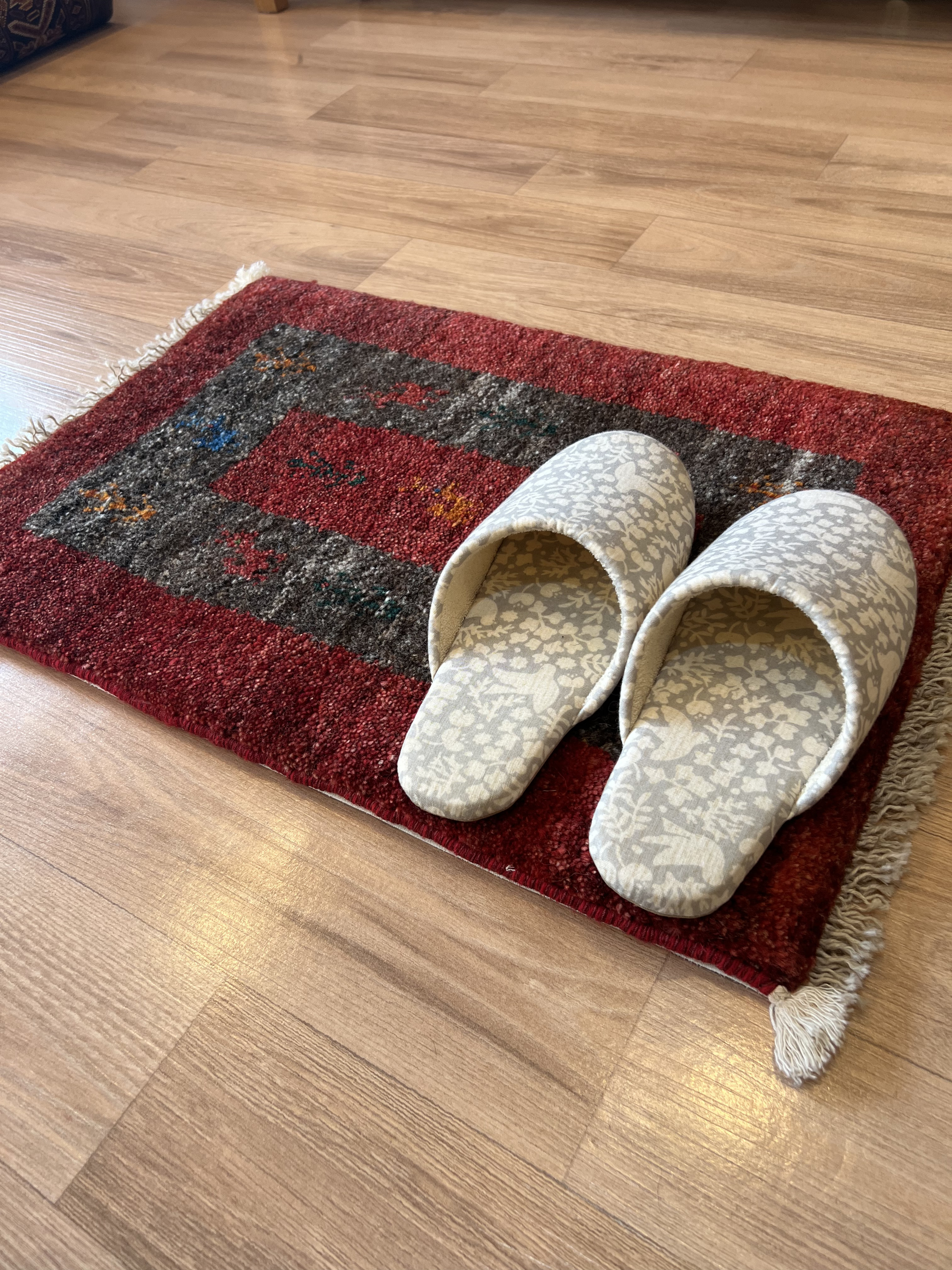 ●送料無料●ギャッベ【60×40】No.603（赤＋グレー）プレゼント・玄関マット・小さめ玄関マット