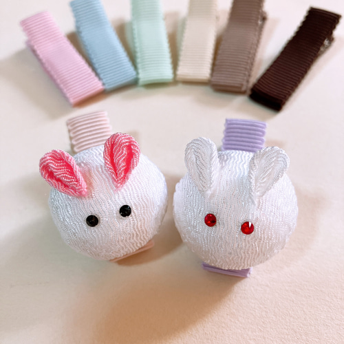 ぷっくりシマエナガの髪飾り○ちりめん細工 つまみ細工○ ヘアクリップ