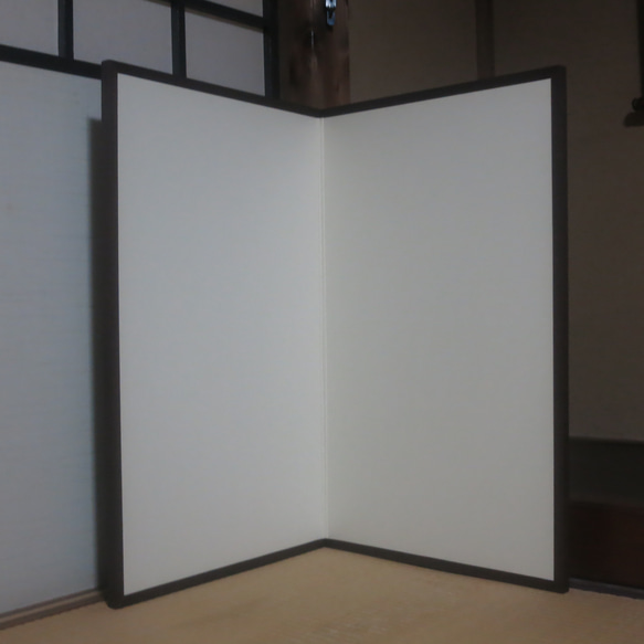 【美品】「母」 水屋屏風 鳥の子 二枚折 水屋 隠し屏風 茶道具 紙箱 (水F) 美品】「母」 水屋屏風 鳥の子 二枚折 水屋 隠し屏風 茶道具 紙箱 (