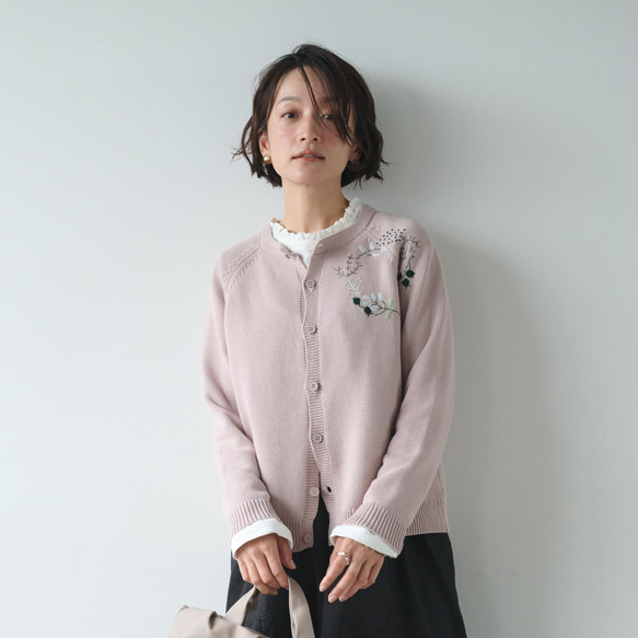 ★即納★コーデに華やかさをプラスしてくれる　花のサークル刺繍カーディガン　コットン100％　淡いピンク　241030-3 3枚目の画像