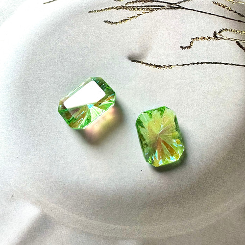 1個 1970s ドイツ 18×13mm ヴィンテージガラス レクタングル 1個 1970s ドイツ 18×13mm ヴィンテージガラス レクタングル