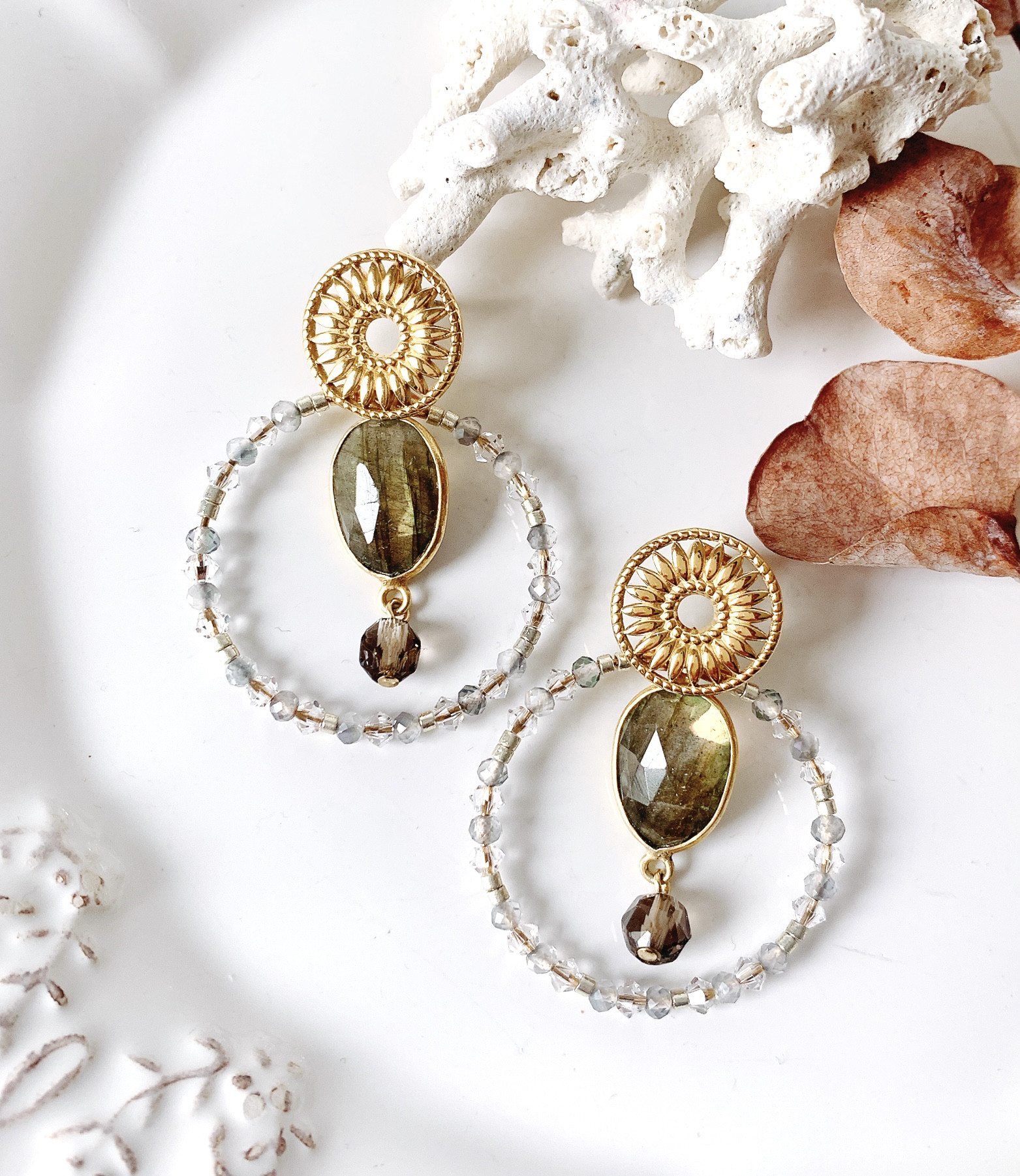 天然石ラブラドライトとスモーキークォーツのフープピアス