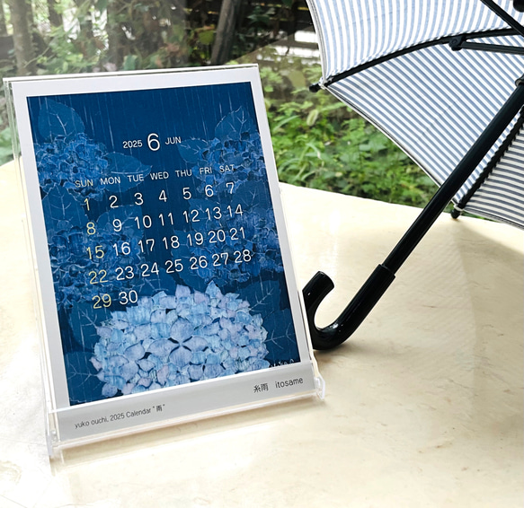 SALE】12の雨の絵画 2025年卓上カレンダー（透明ケース付き