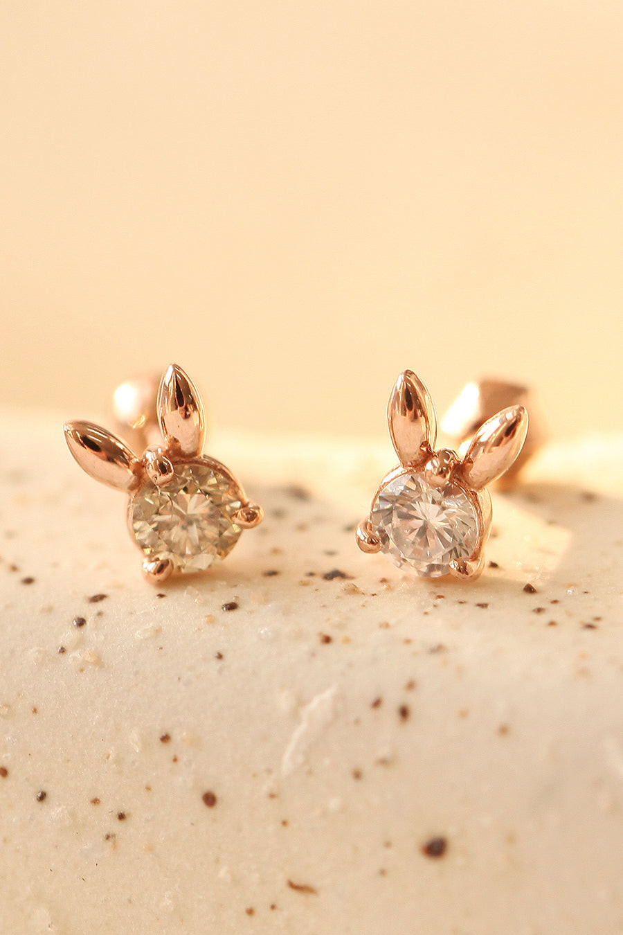 14Kゴールド ウサギの耳  ヘリックス 軟骨 アンチトラガス インナーコンク イヤリング ピアス ラブレット