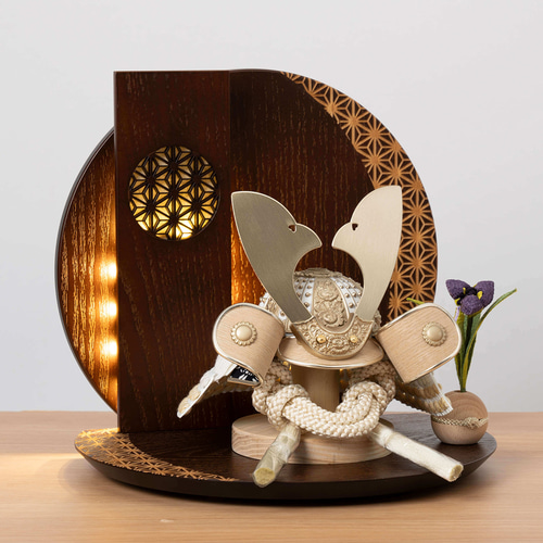 ことのおぼこ兜（5OHA-0403）（はく）麻の葉衝立B｜コンパクトな五月