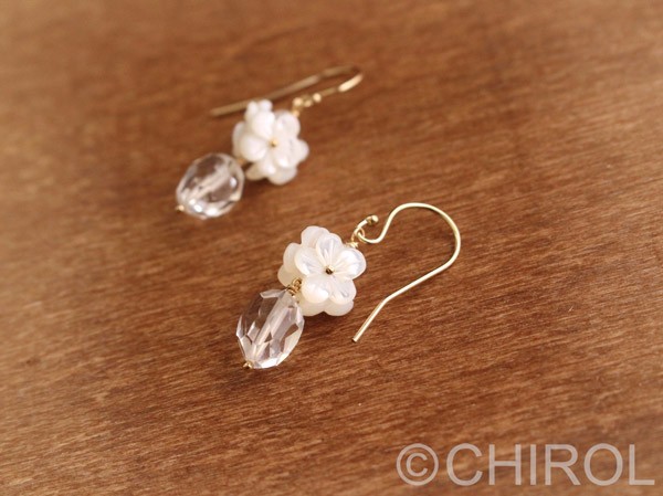 ＊✿・ホワイトシェルと クォーツの ピアス✿＊/ 14kgf