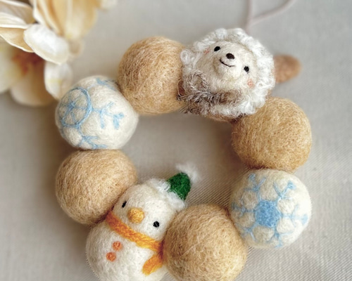 羊毛フェルト 冬のリース ナチュラルカラー うさぎと雪だるま 羊毛