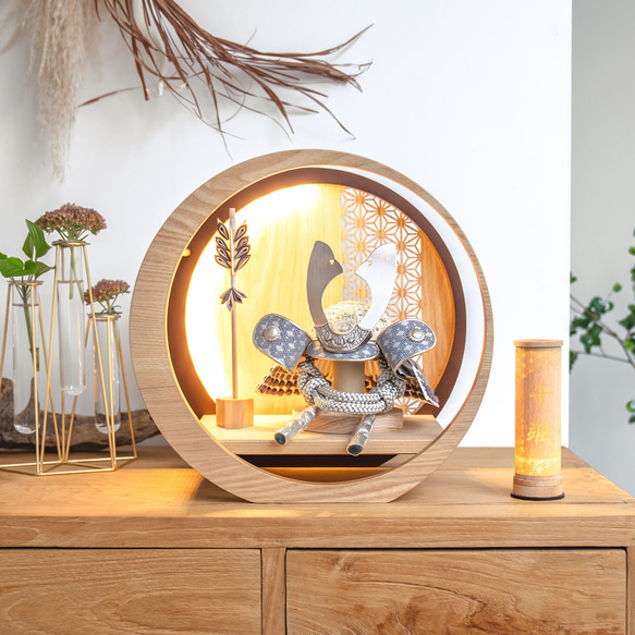 装飾的な兜型インテリア置物