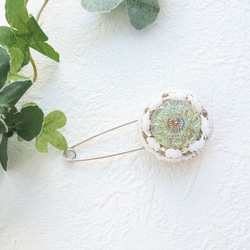 【SALE】チェコボタンの魅力　一点ものストールピン 2枚目の画像