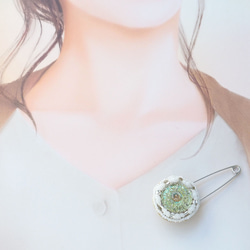 【SALE】チェコボタンの魅力　一点ものストールピン 3枚目の画像