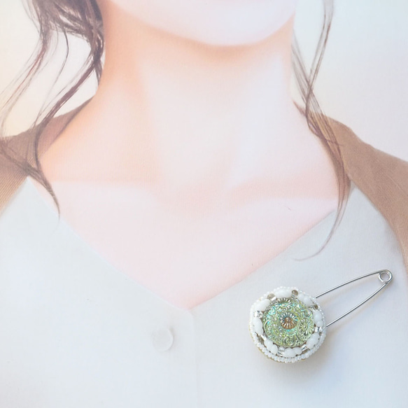 【SALE】チェコボタンの魅力　一点ものストールピン 3枚目の画像