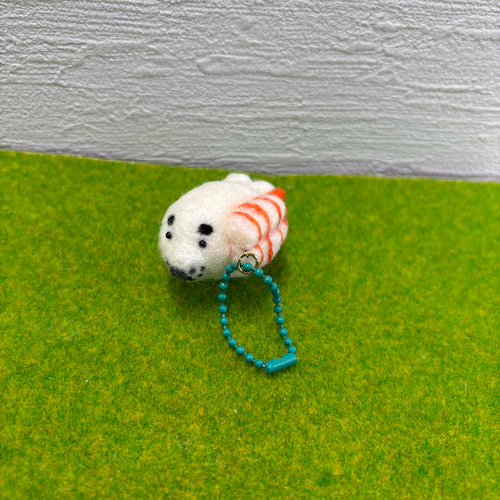 羊毛フェルト 寿司アザラシ（エビ、ハマチ） キーホルダー 羊毛