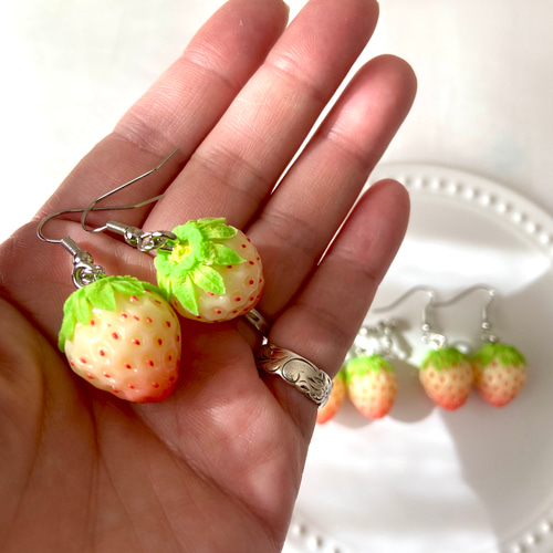 いちごピアス　イヤリング♡ イヤリング・ピアス：イチゴ - 食品サンプルの製造と販売 森野サンプル
