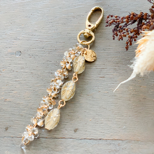 つぶつぶ しずくキーホルダー‧⁺ ⊹˚. 煌めくガラスビーズの縦ライン