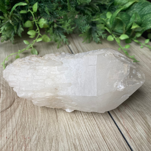 大地のエネルギーを宿す/マダガスカル産水晶ポイント/パワー 天然石