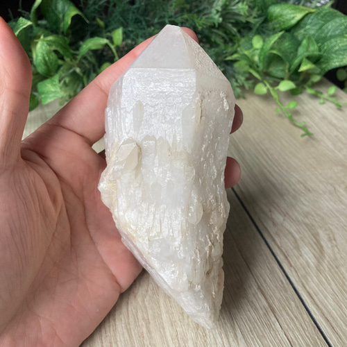 大地のエネルギーを宿す/マダガスカル産水晶ポイント/パワー 天然石