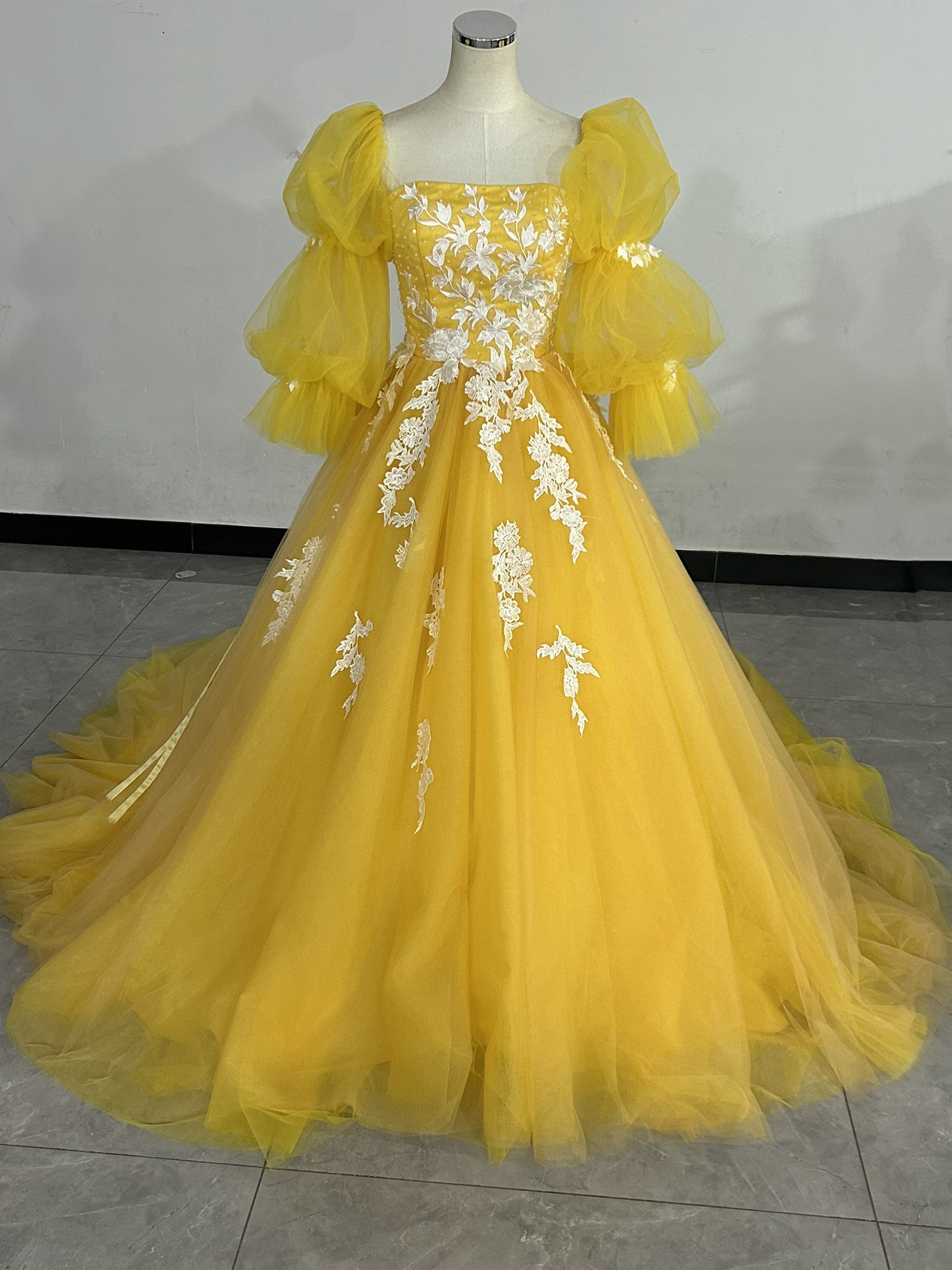 イエローレースドレス　パフスリーブ ガール GIRL パフスリーブ総レースフレア ロング丈 結婚式